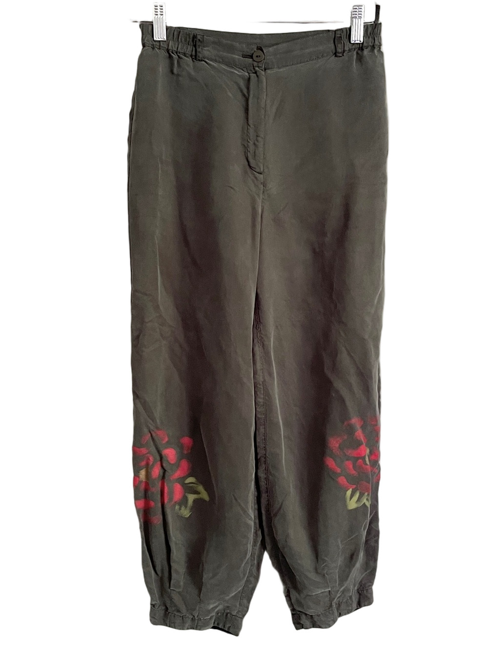 Gray Silk Balloon Capri Pants w/ Hand Painted Flowers - XS / Small 🎈 - Picture 2 of 11